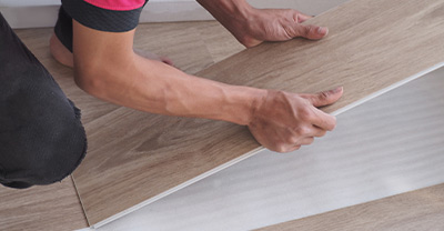 Handyman fitting laminate floors